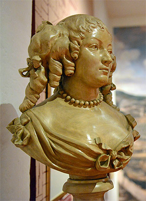 Statue du portrait de Madame de Sévigné